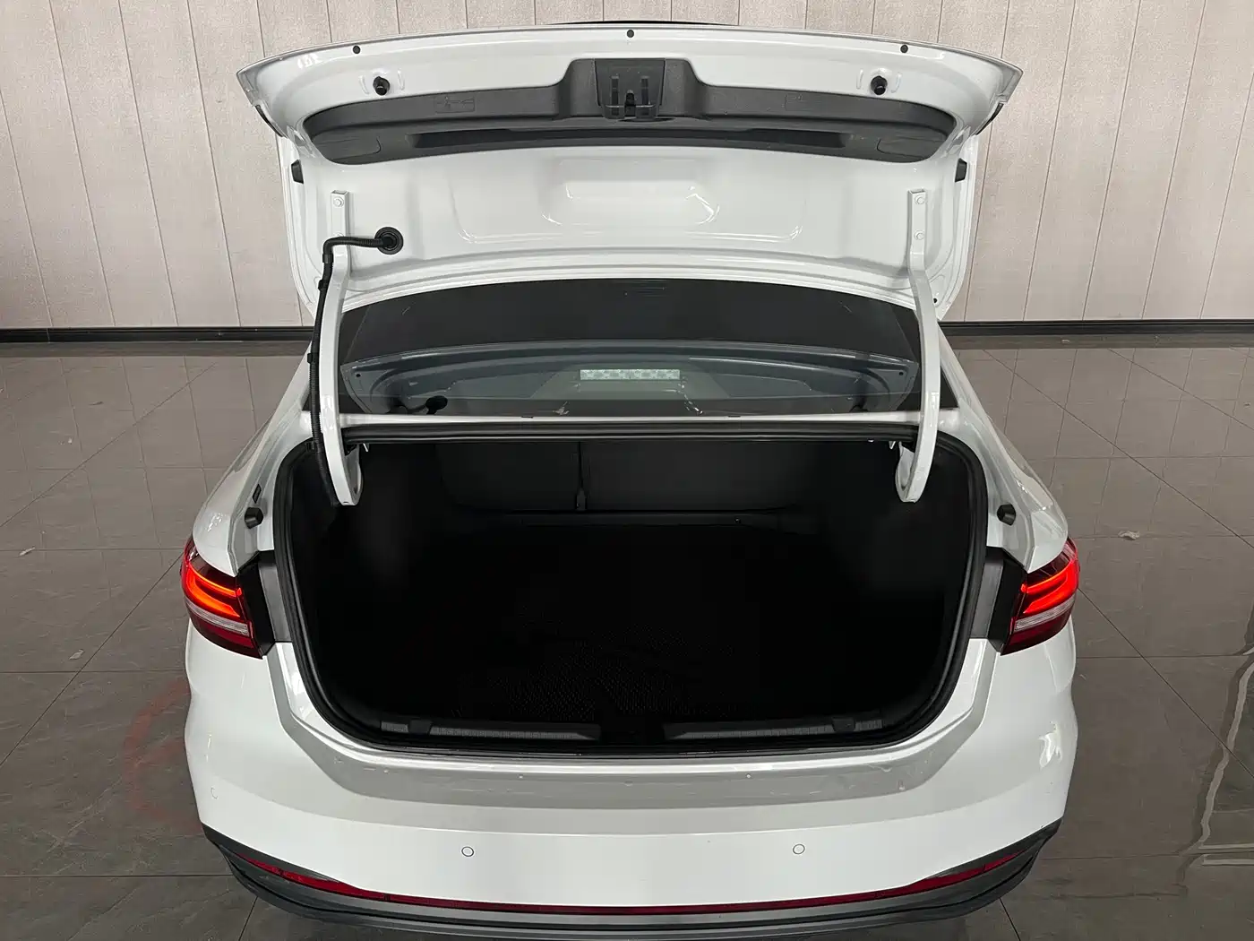 Volkswagen Lavida 2023 1.5L Auto Delight Edition фото 14