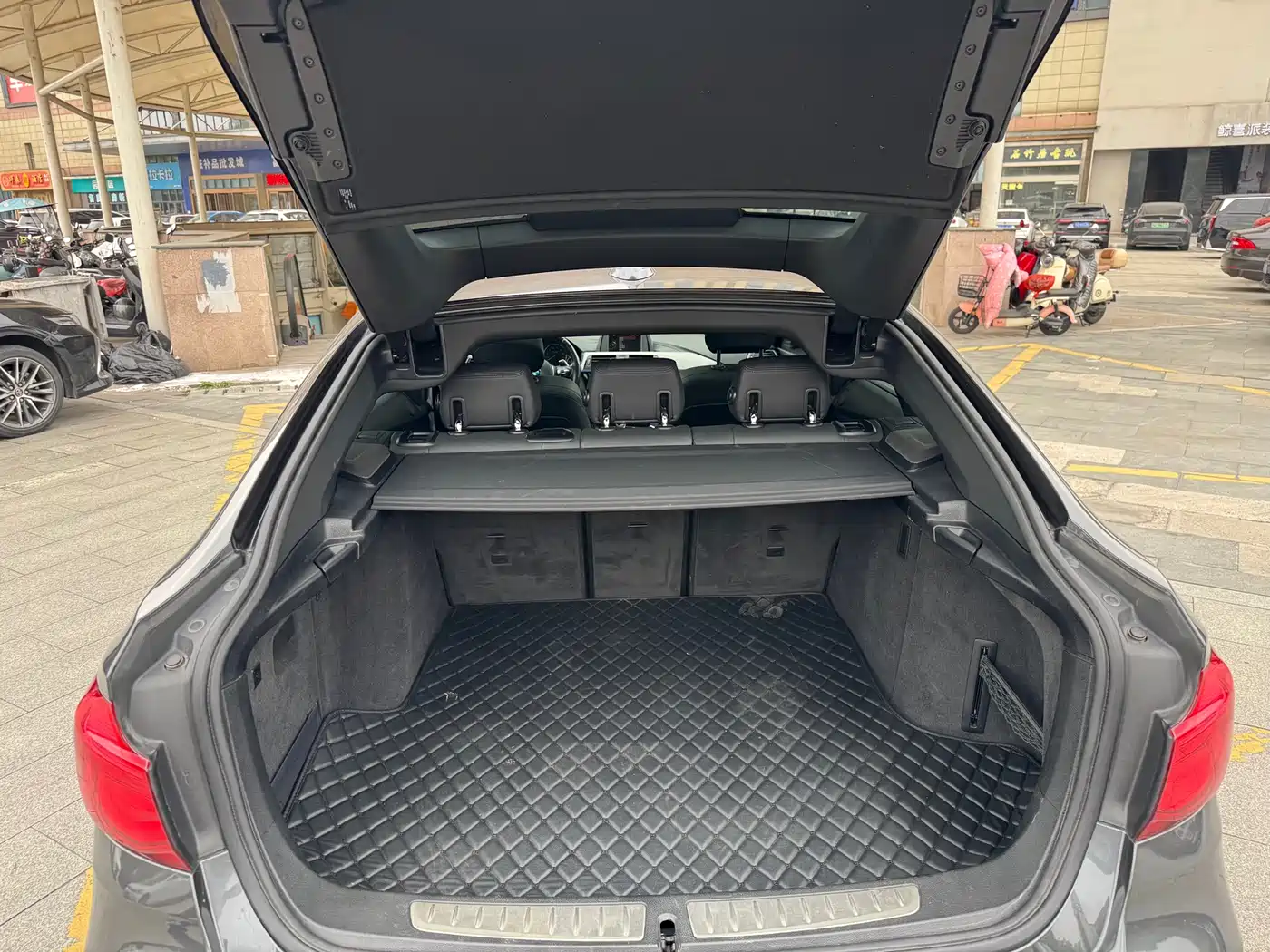BMW 3 Series GT 2018 320i M Sport фото 12