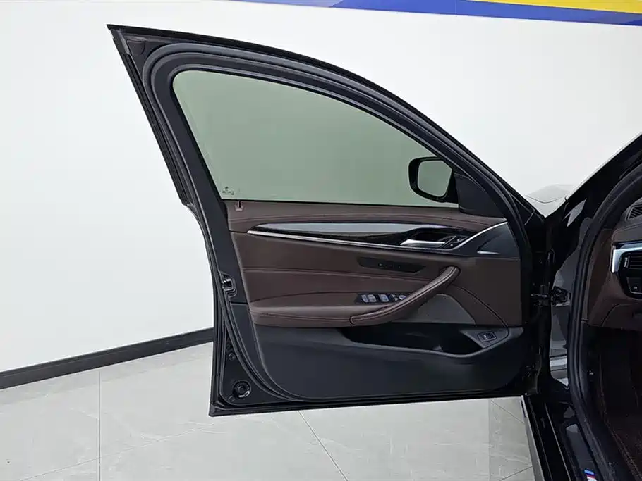 BMW 5 Series 2022 Model Second Facelift 525Li M Sport Package фото 7