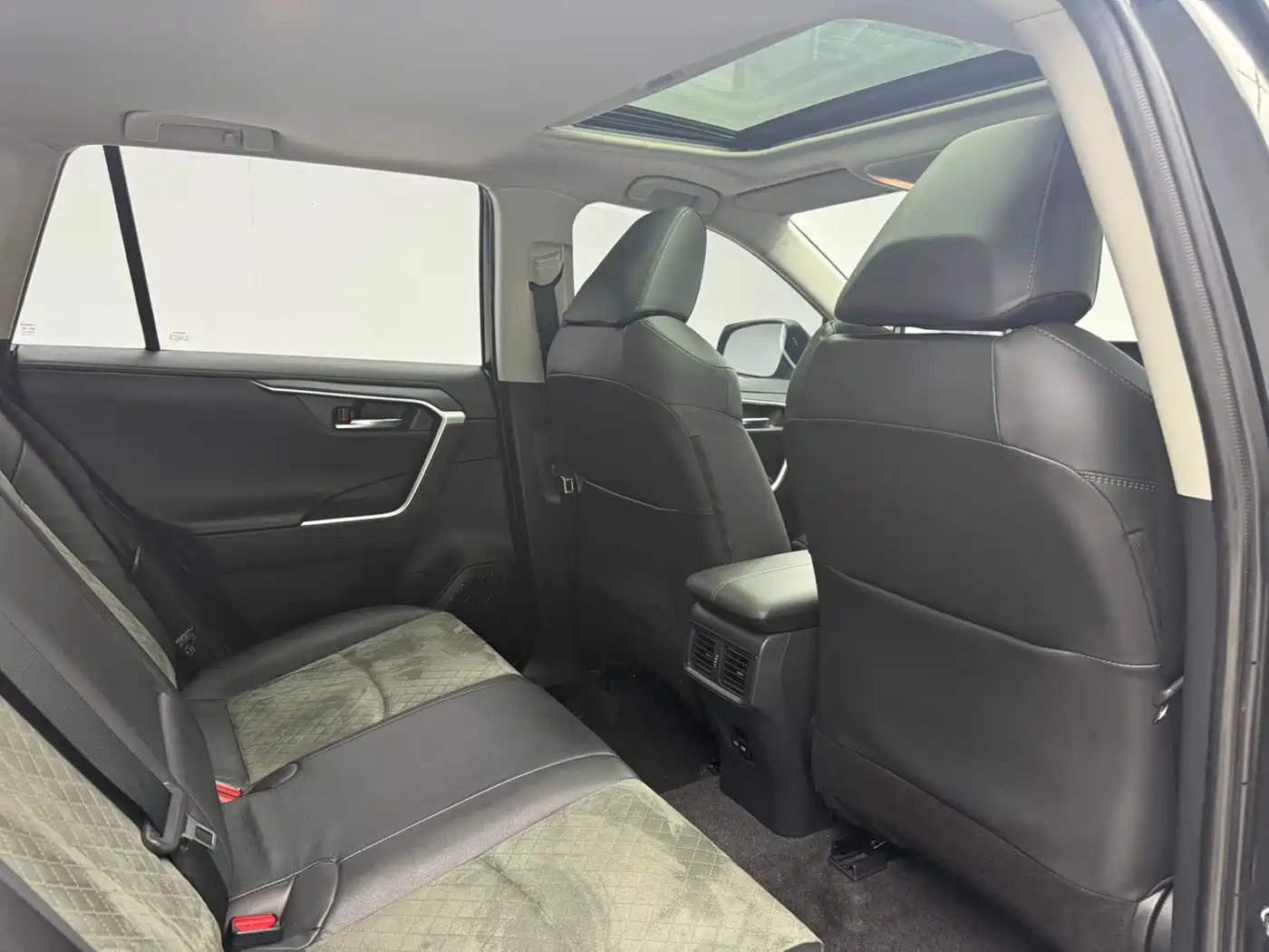 Toyota RAV4 Rongfang 2022 2.0L CVT 4WD Trend Plus Edition фото 9