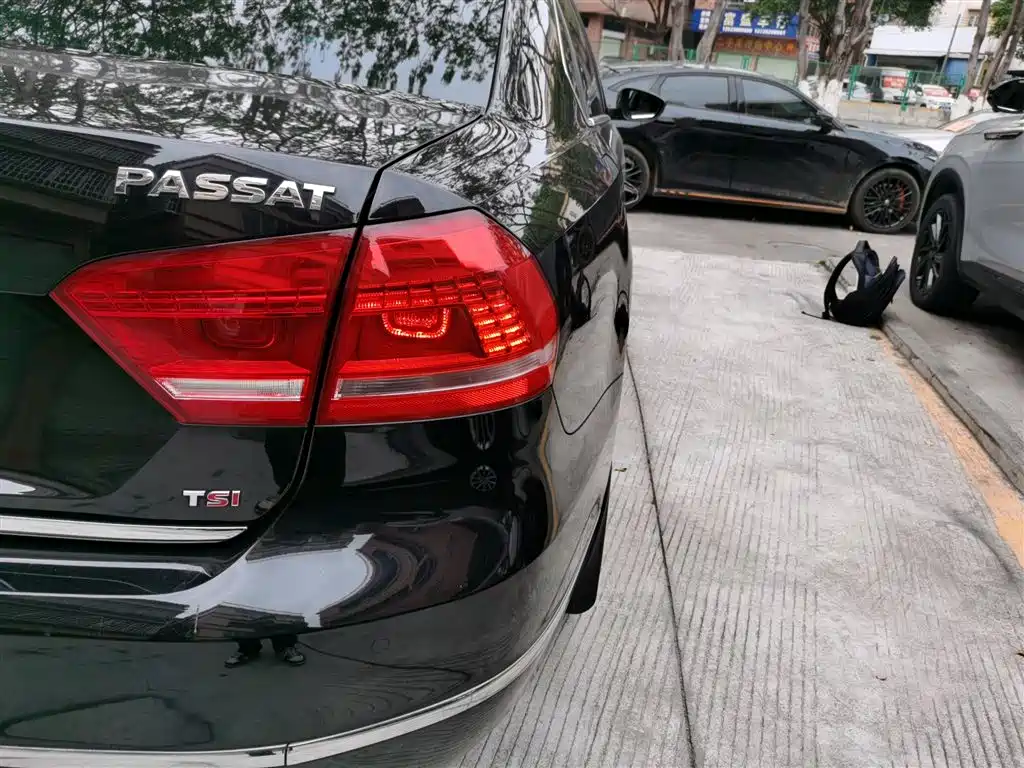 Volkswagen Passat 2014 1.8TSI DSG Executive Navigation Edition фото 8