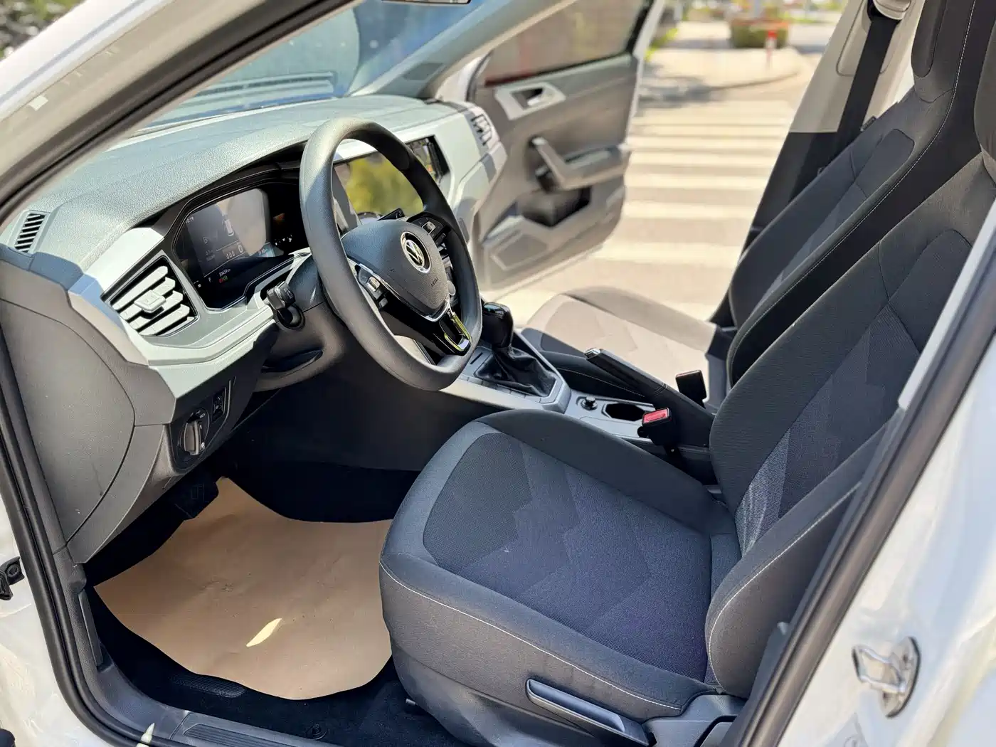 Volkswagen Polo 2023 Facelift Plus 1.5L Auto Joyful Living Edition фото 8
