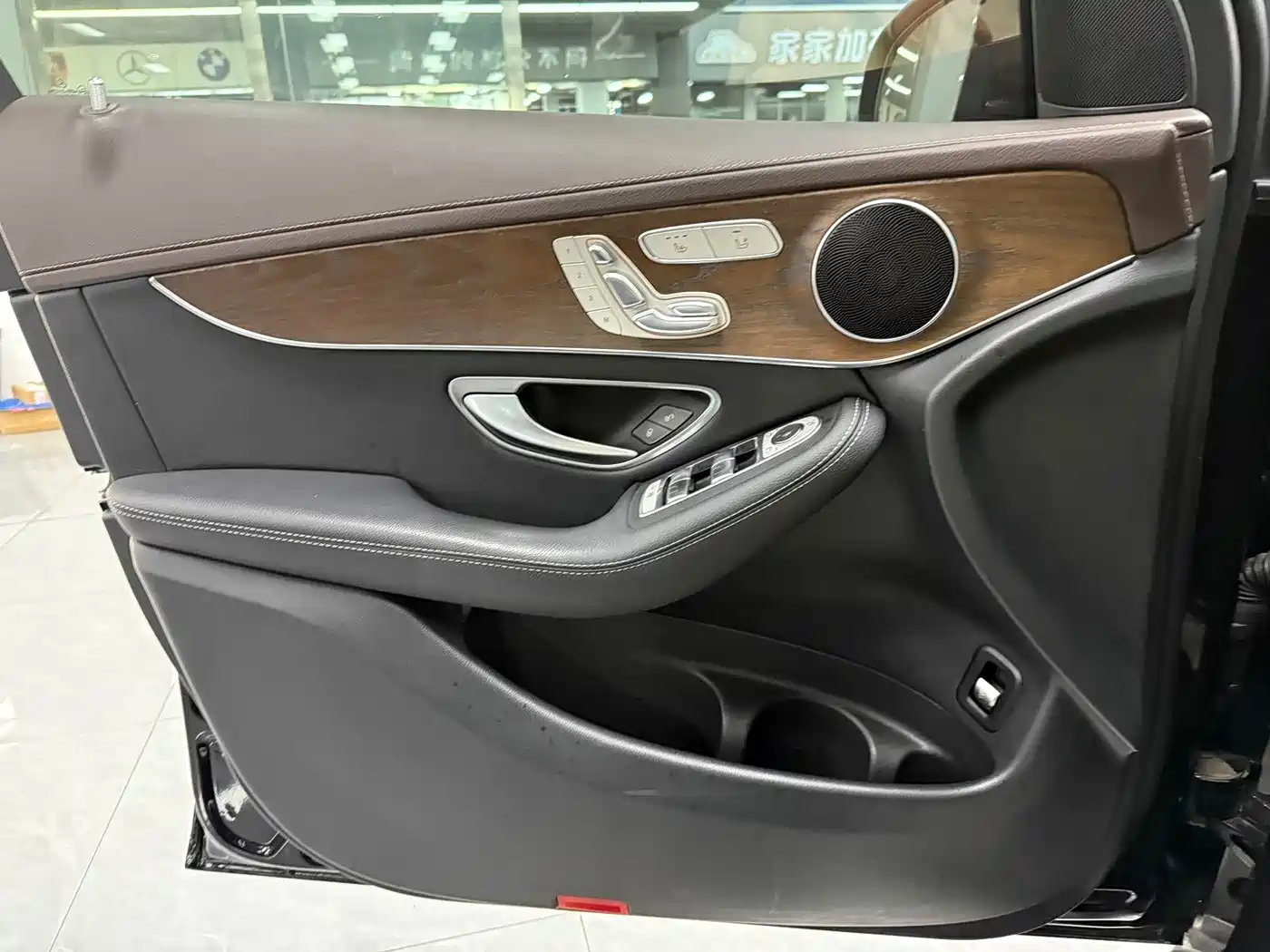 Mercedes-Benz GLC 2023 GLC 300 L 4MATIC Sport 5-Seater фото 5
