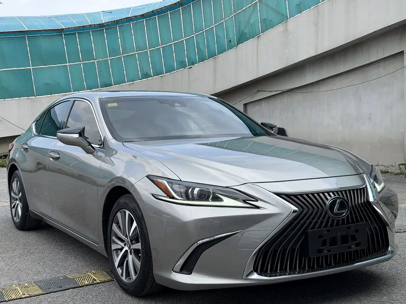 Lexus ES 2018 300h Excellence Edition China V фото 6