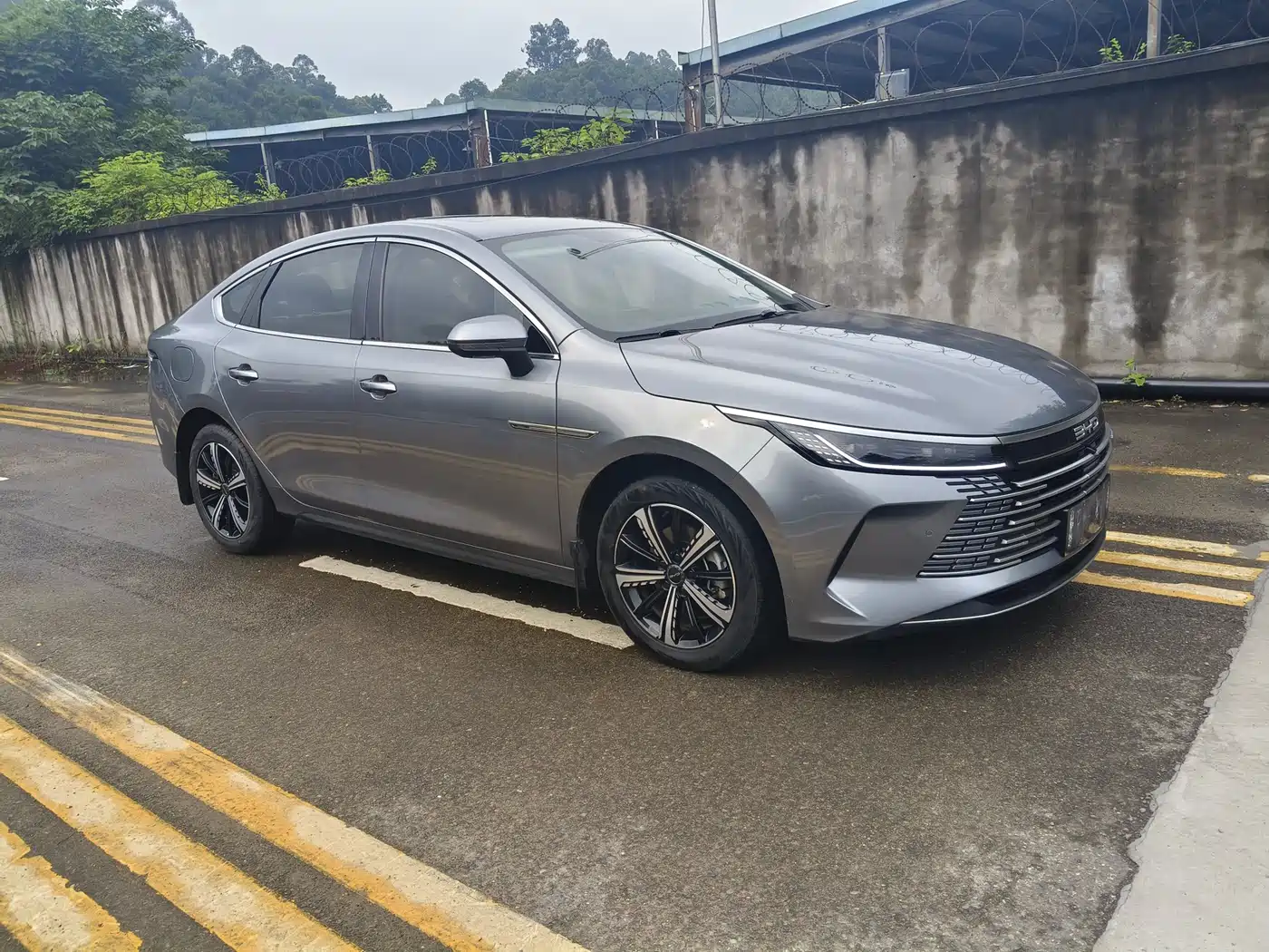 BYD Destroyer 05 2022 DM-i 120KM Premium фото 3
