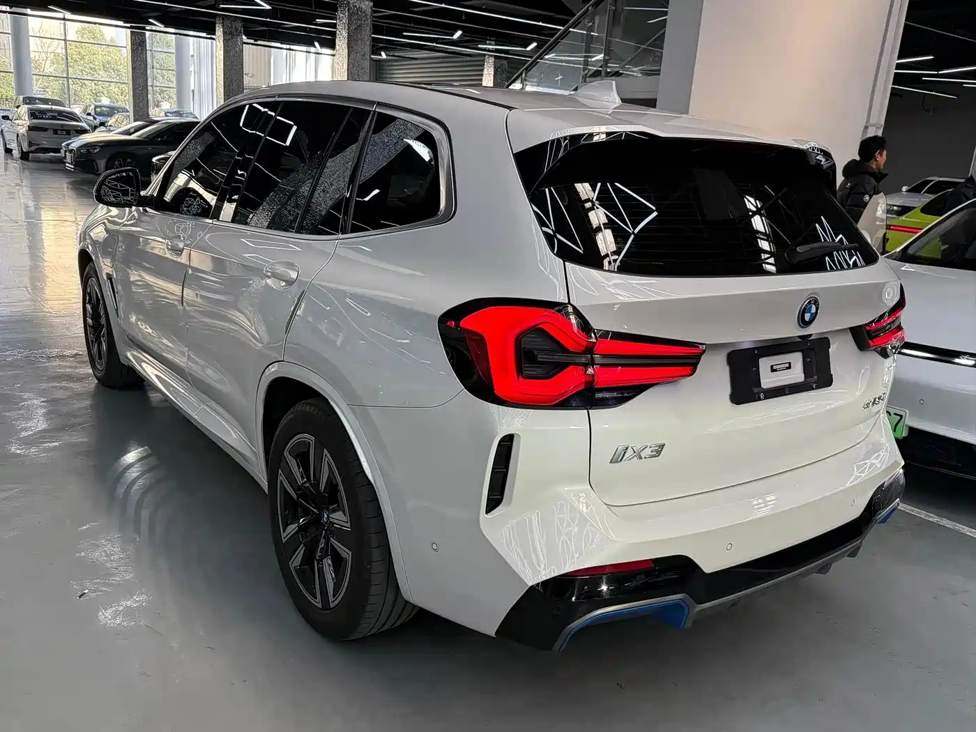BMW iX3 2022 Leading Edition фото 20