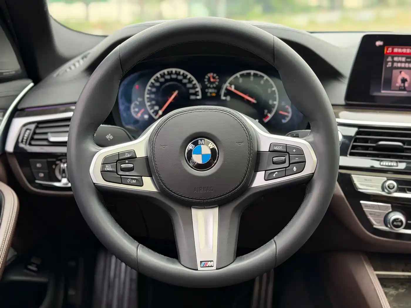 BMW 5 Series 2019 525Li M Sport Package фото 15