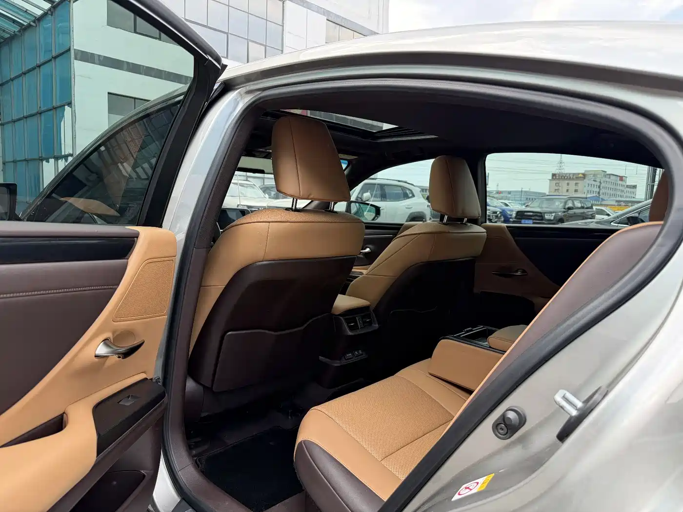 Lexus ES 2018 300h Excellence Edition China V фото 11