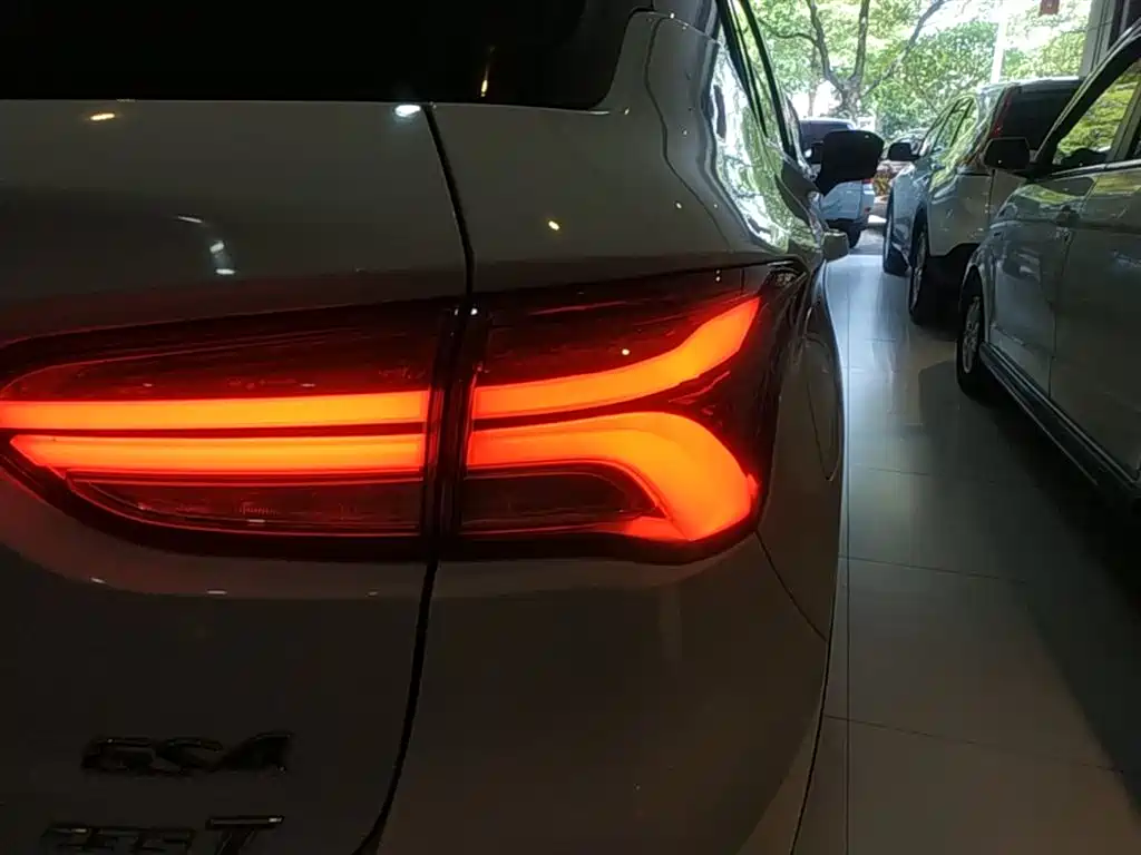 GAC Trumpchi Trumpchi GS4 2018 235T Automatic 2WD Luxury Smart Connect Million Commemorative Edition фото 8