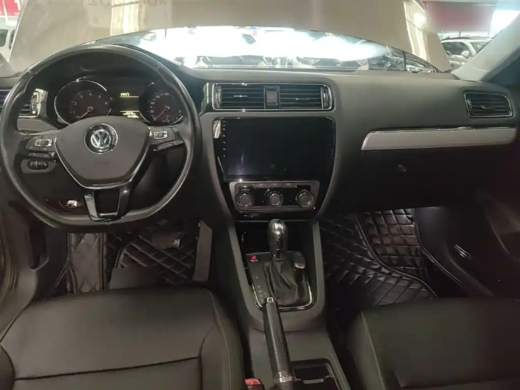 Volkswagen Sagitar 2017 230TSI Automatic Comfort фото 10