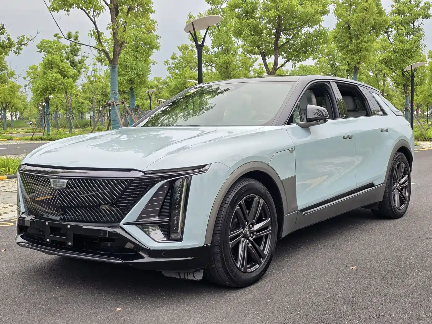 Cadillac IQ Rui Ge 2022 RWD Long Range Luxury Edition