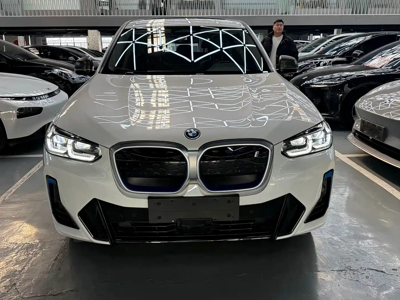BMW iX3 2022 Leading Edition фото 2