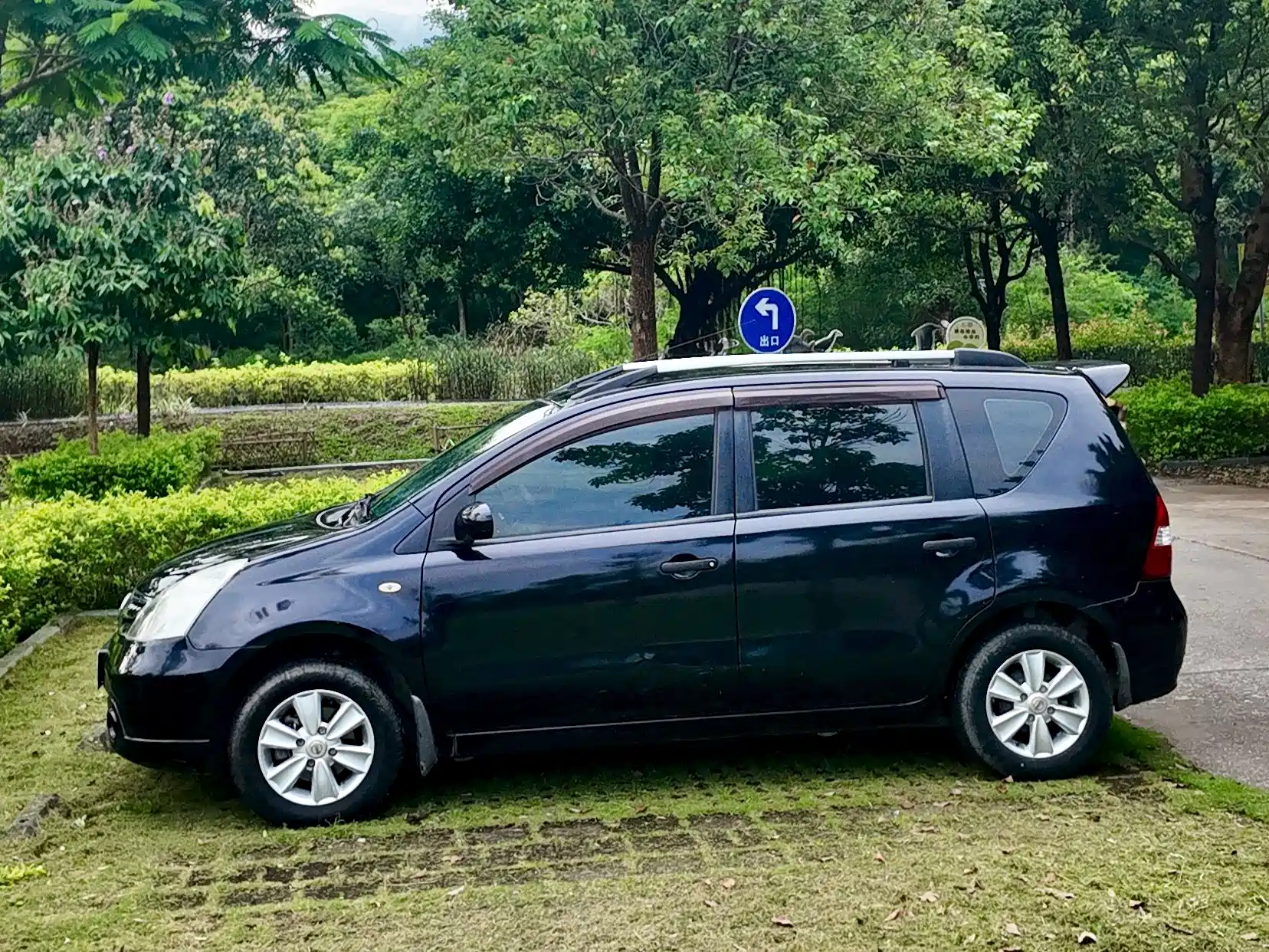 صورة 6 - Nissan Livina