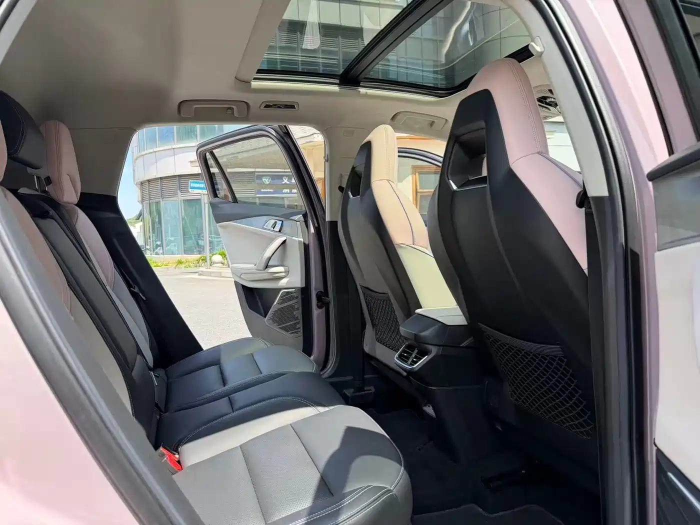 Lynk & Co 06 2021 1.5T Shero Pink Special Edition фото 11