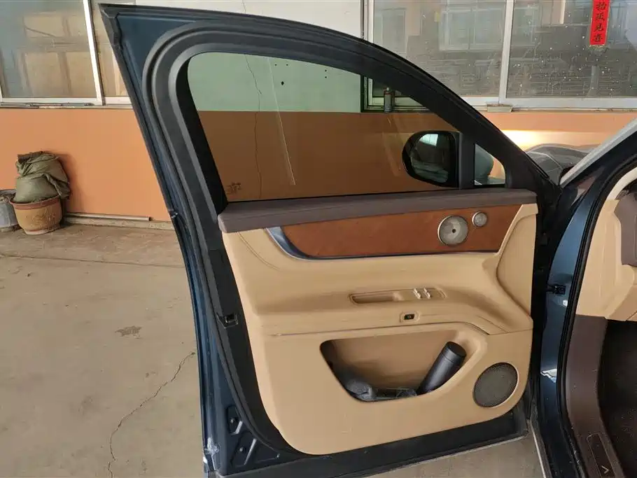 AITO Wenjie AITO M9 2024 Pure Electric Max Edition 100kWh 6-Seater фото 7