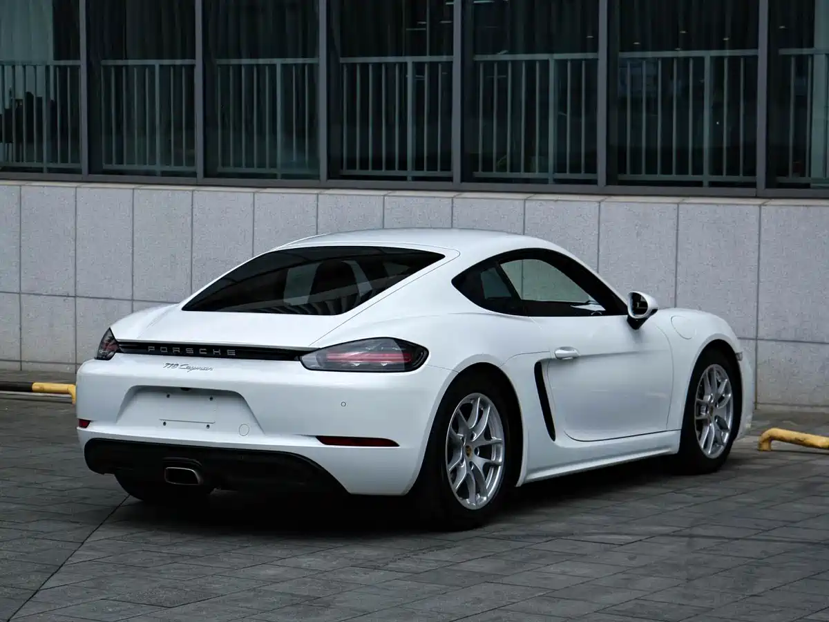 Porsche 718 2018 Cayman 2.0T фото 12