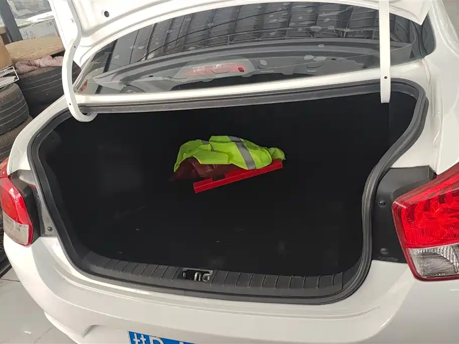 Hyundai Verna 2017 1.4L Manual Renewal Edition China VI фото 4