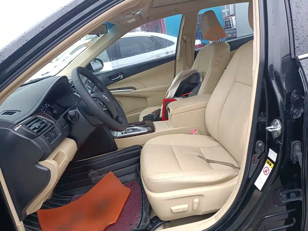 Toyota Camry 2015 2.0G Leading Edition фото 12