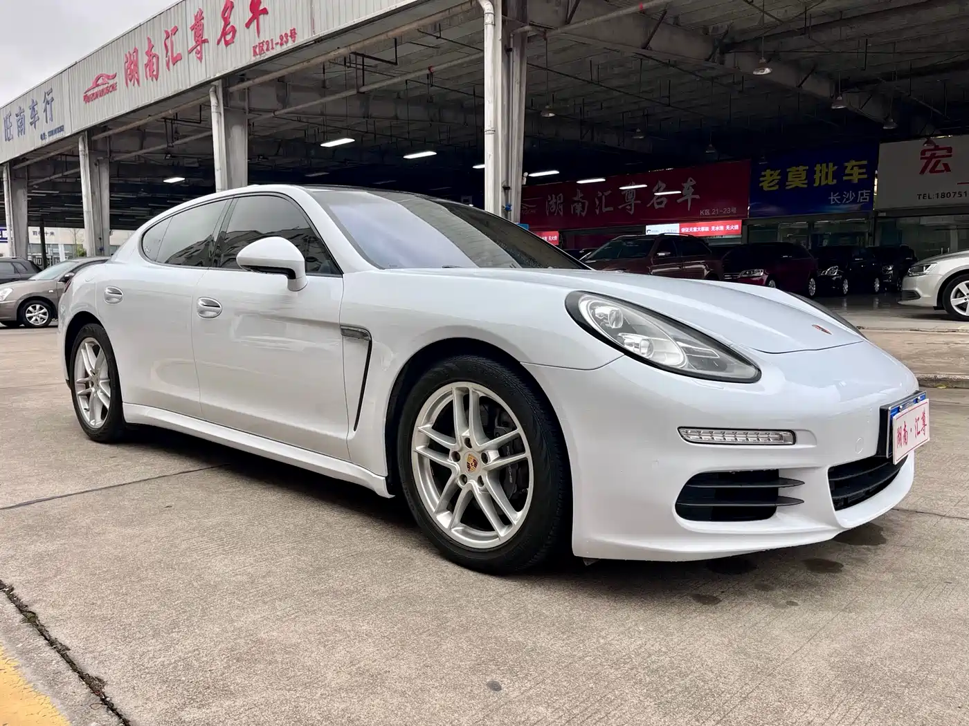 Porsche Panamera 2016 Panamera Edition 3.0T фото 3