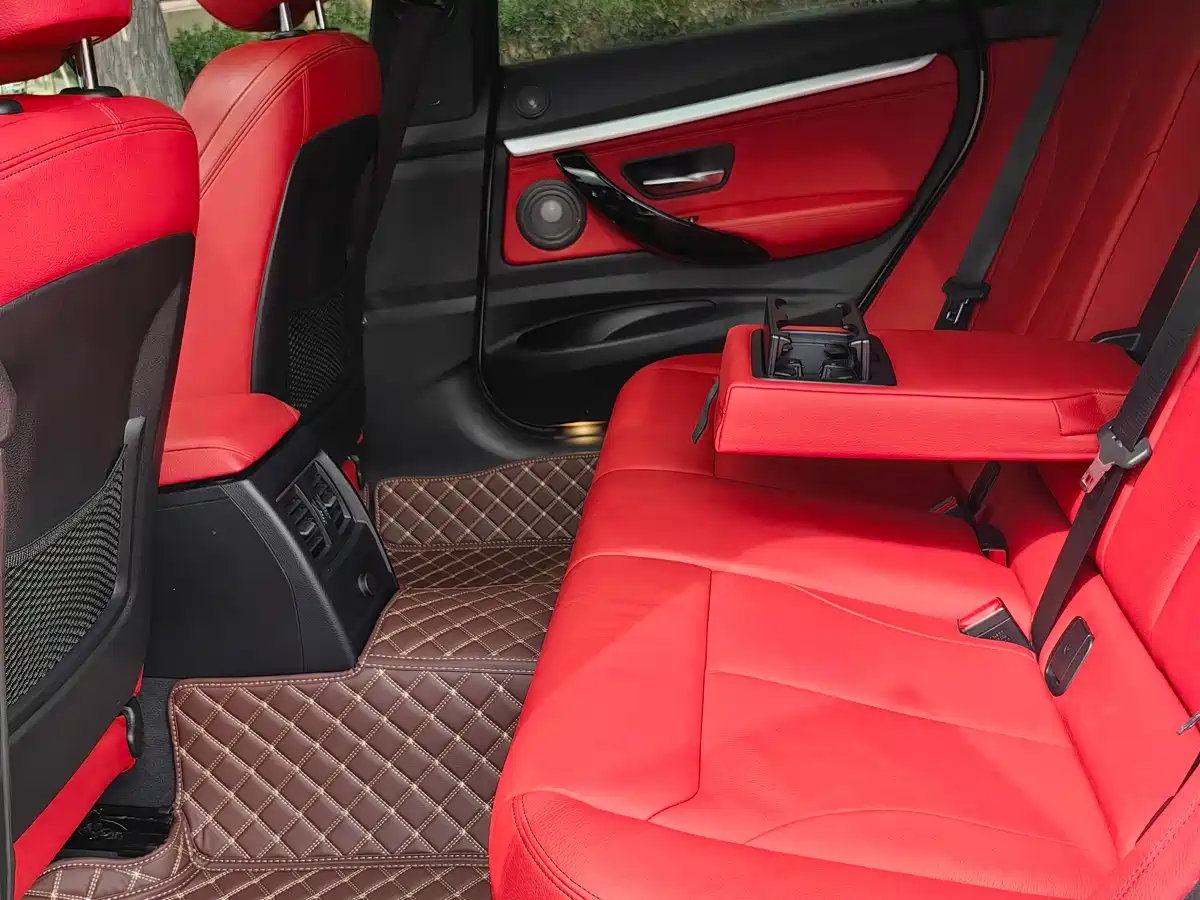 BMW 3 Series GT 2020 320i M Sport Black Night Edition фото 12