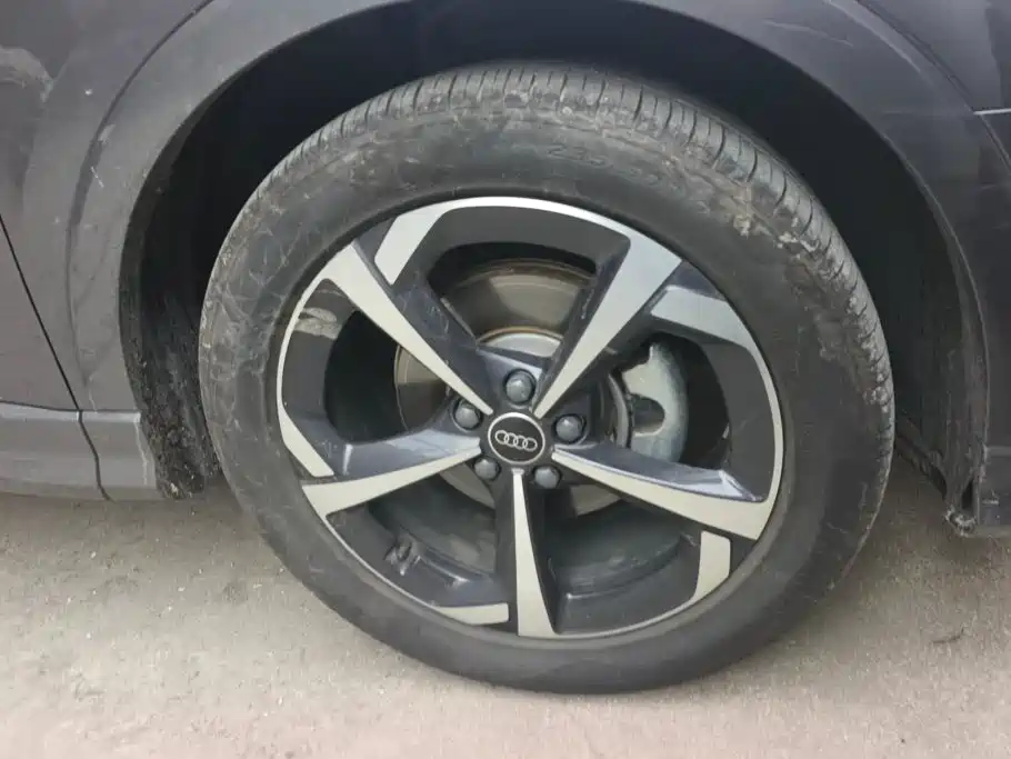 Фото 6 - Audi Q3