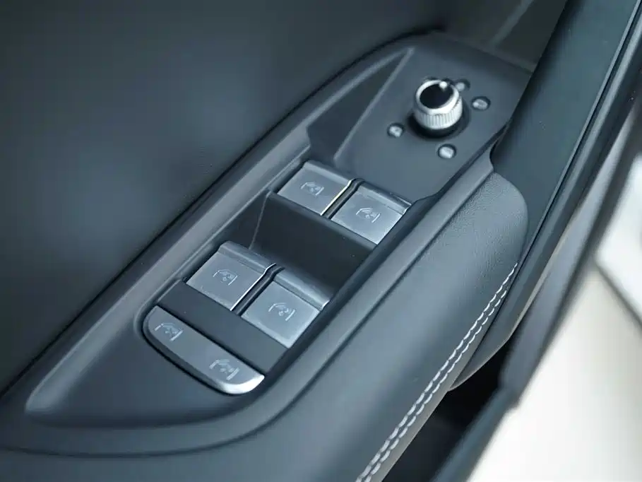 Audi Q5L 2024 Model 40 TFSI Luxury Dynamic фото 11