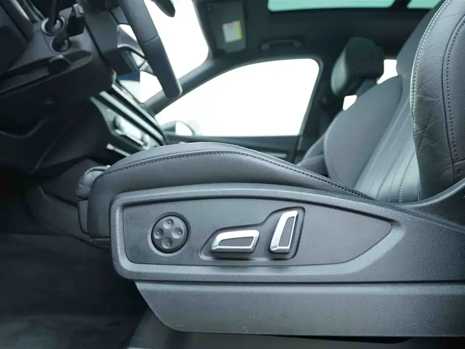 Audi Q5L 2024 Model 40 TFSI Luxury Dynamic фото 13