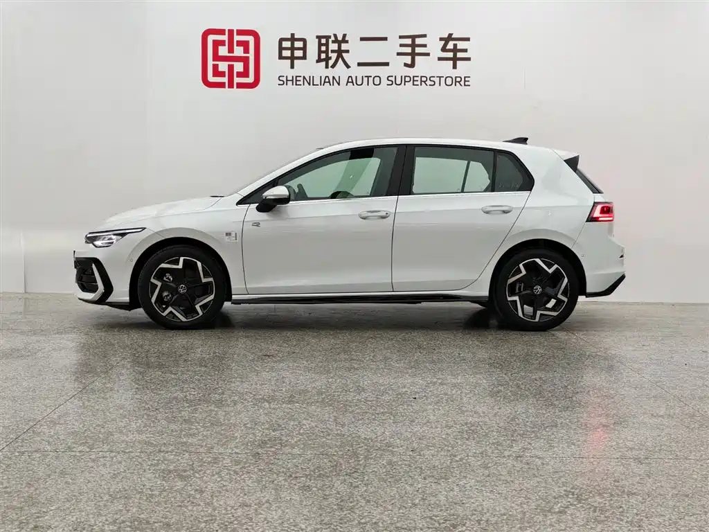 Volkswagen Golf 2025 300TSI R-Line фото 5