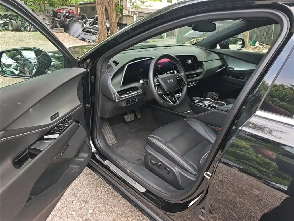 Cadillac GT4 2023 25T Luxury Edition фото 23