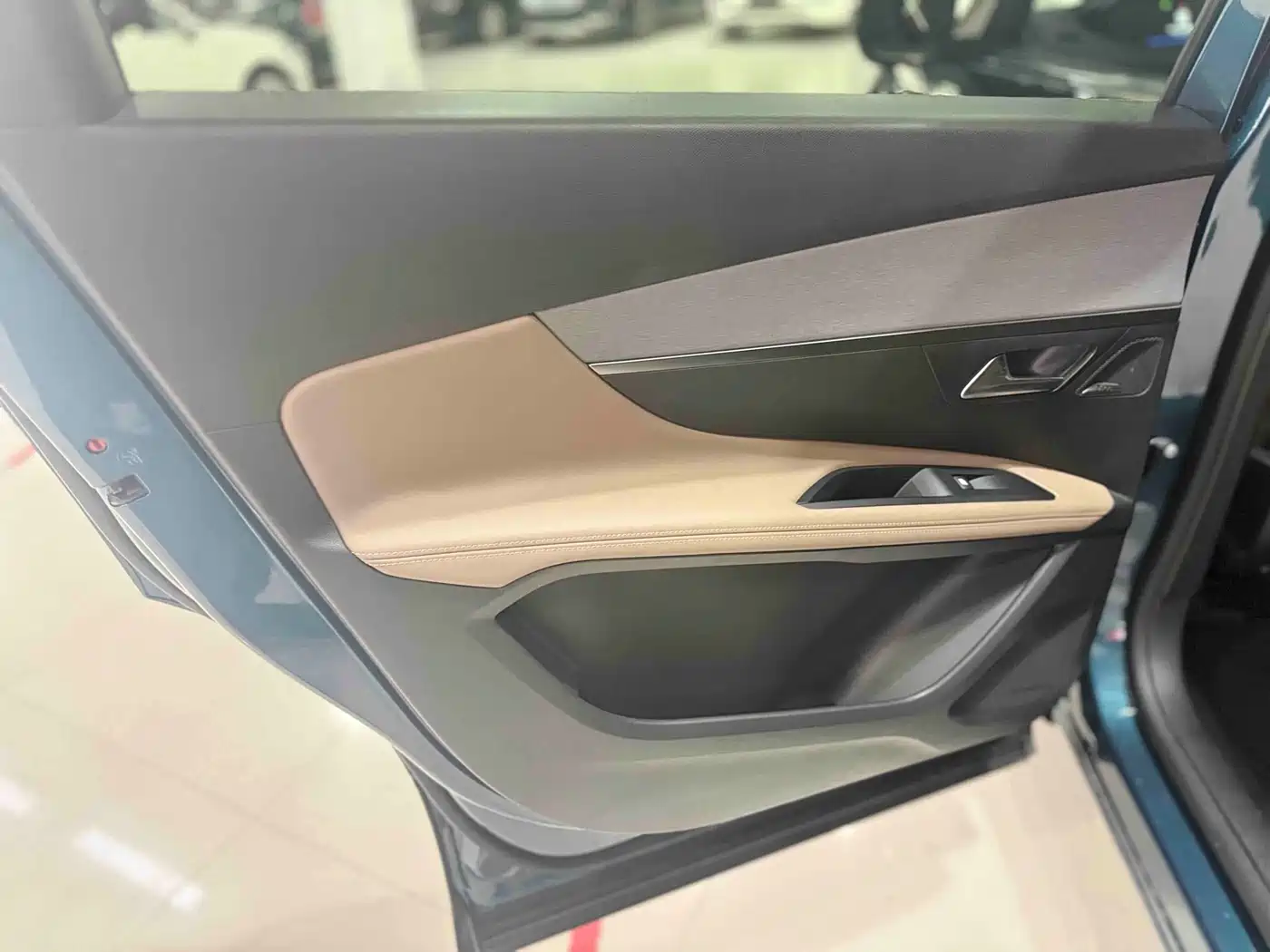 Peugeot 5008 2017 380THP 7-Seater Luxury GT Edition фото 15