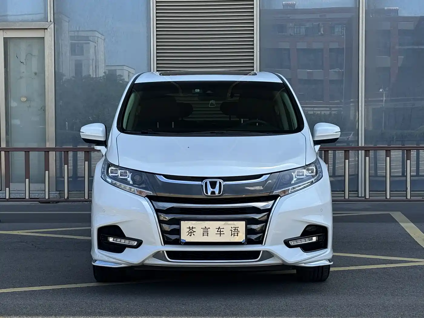 Honda Odyssey 2019 2.0L Sharp·Prestige Edition фото 2