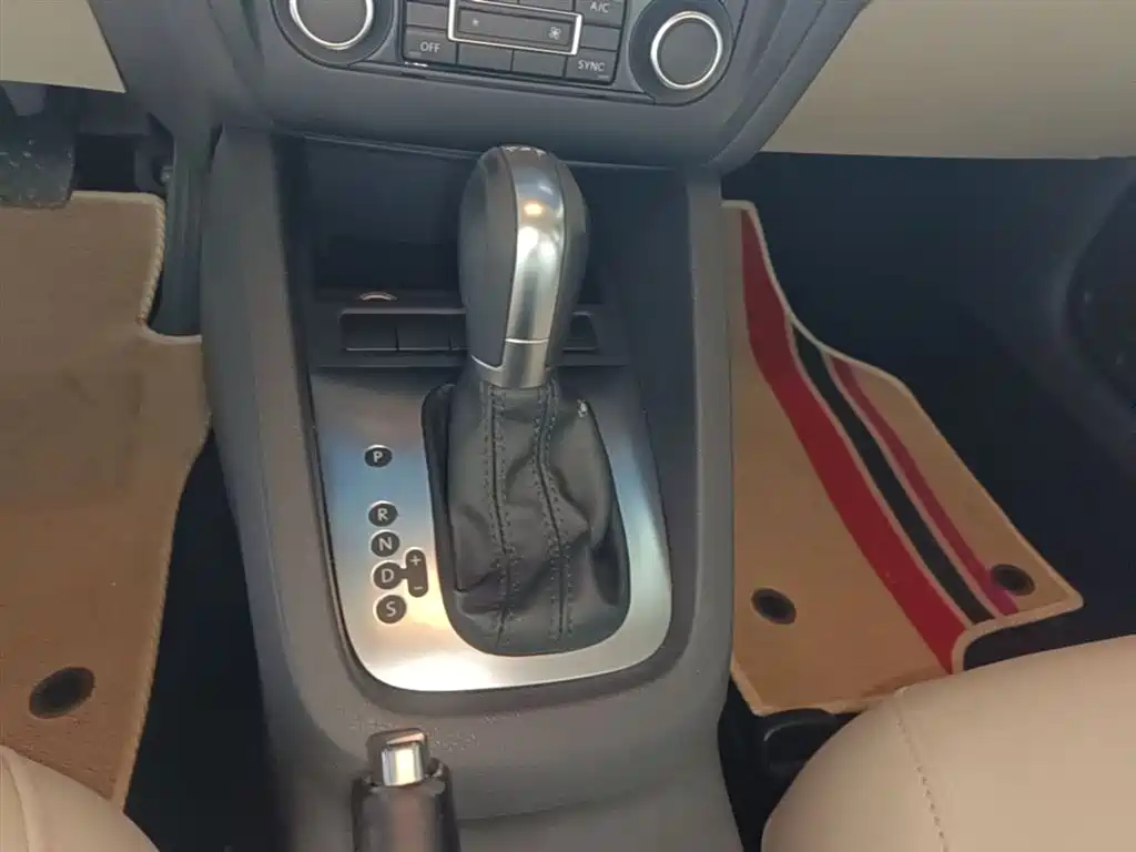 Volkswagen Sagitar 2014 Facelift 1.4TSI Automatic Luxury фото 14