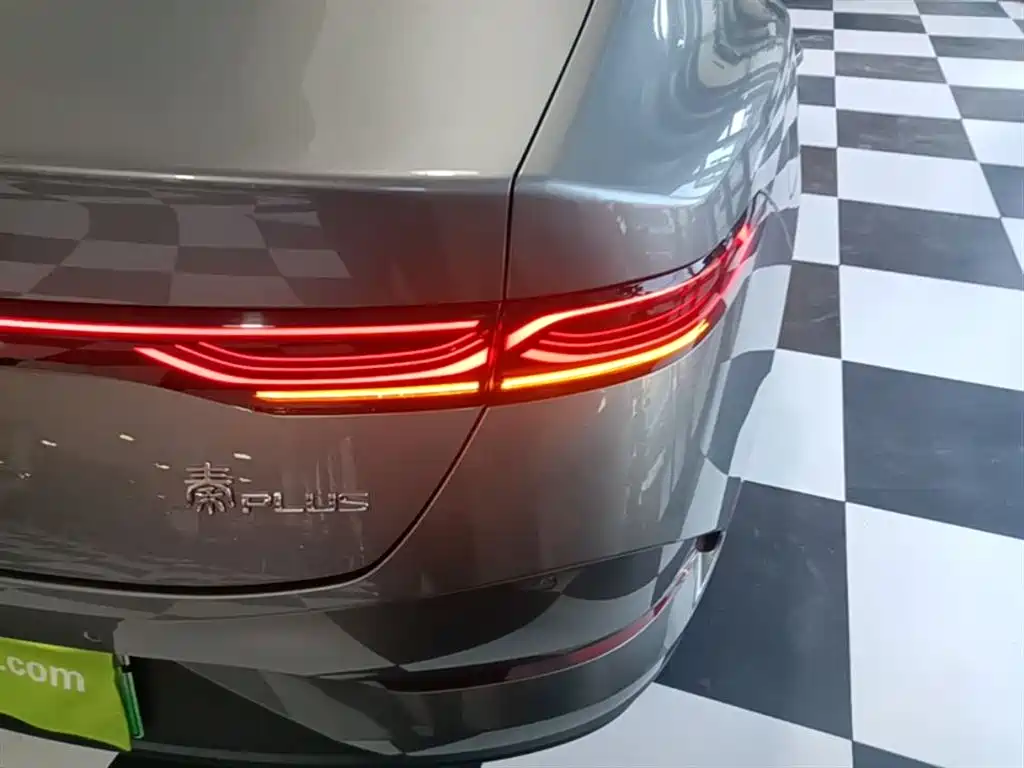 BYD Qin PLUS 2025 DM-i Smart Drive 55KM Leader фото 8