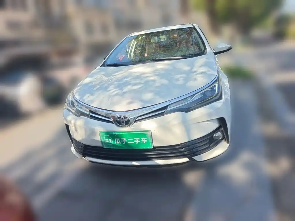 Фото 2 - Toyota Corolla