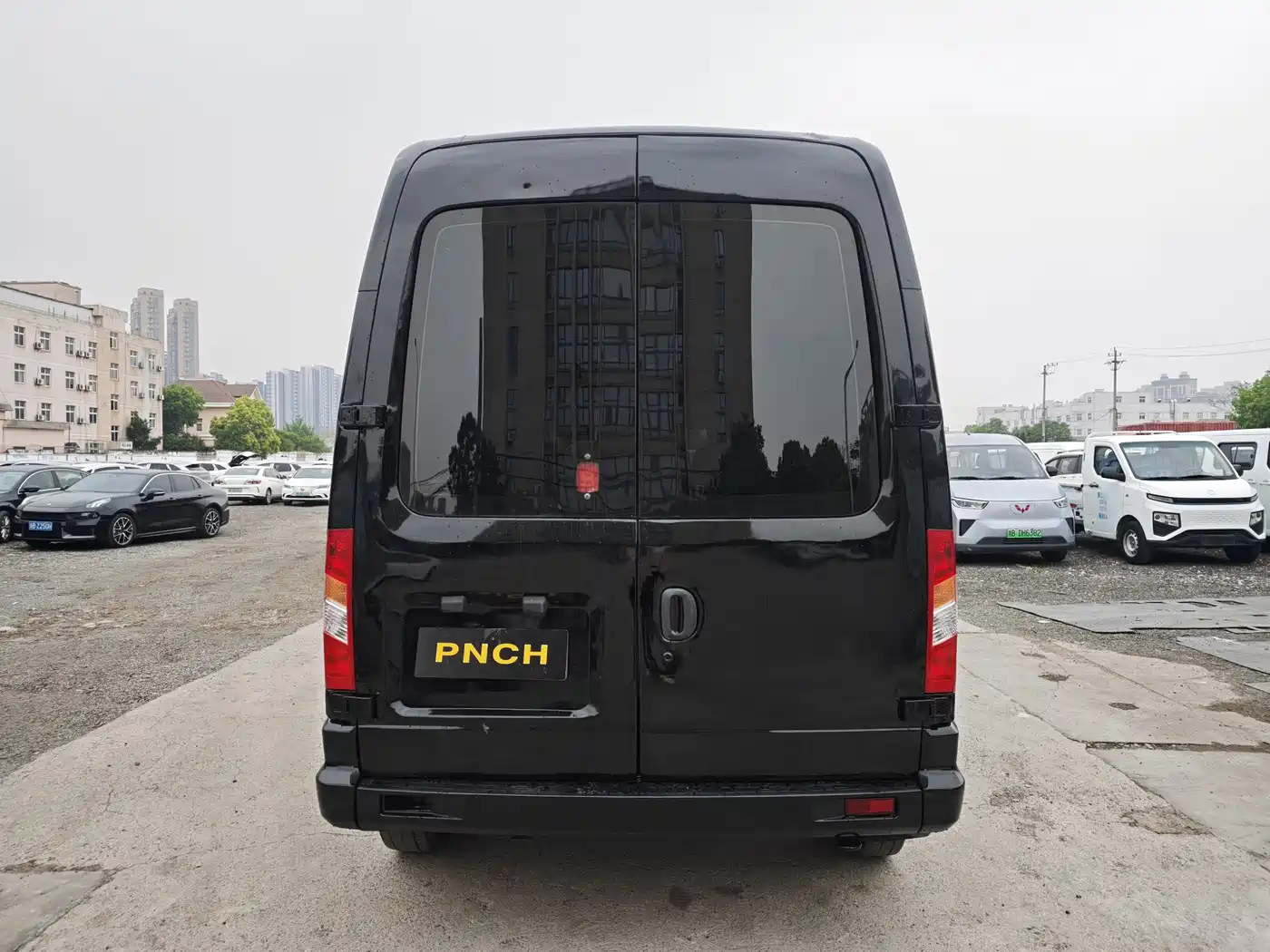 SAIC Maxus Xintu V80 2019 2.0T Plus AMT Aoyun Long Wheelbase Medium Roof 7-seater фото 16