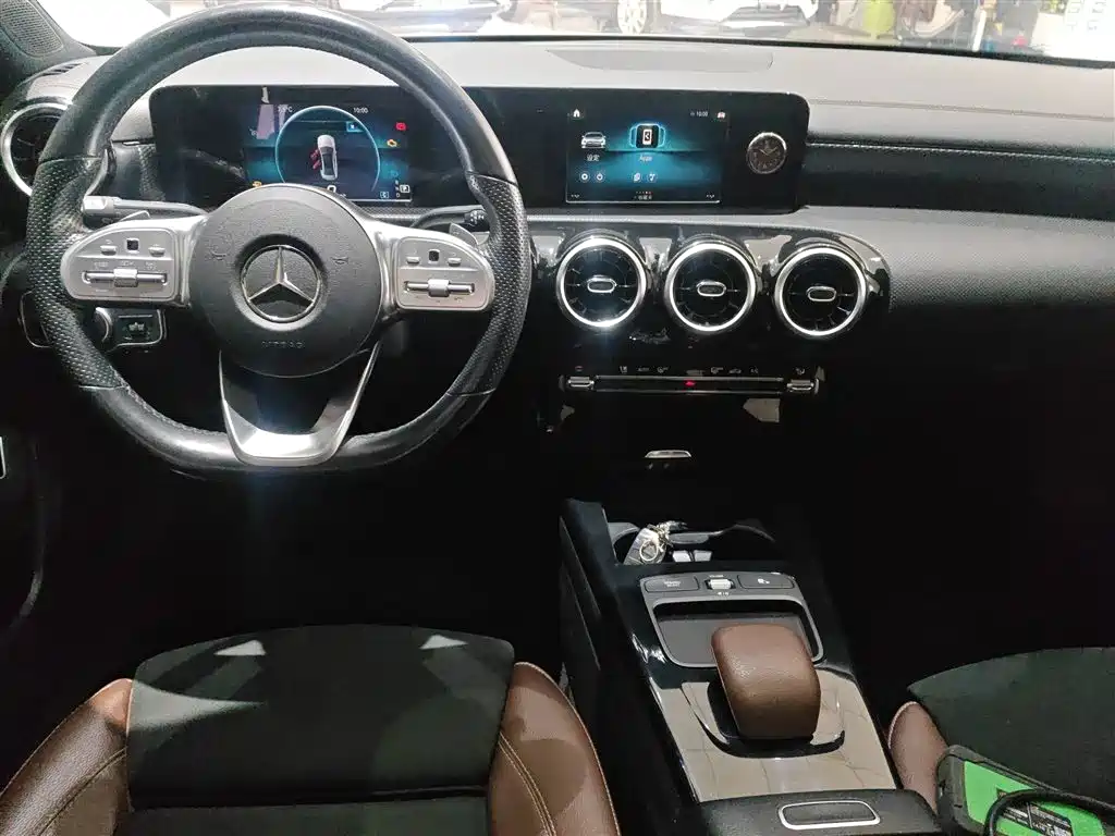 Mercedes-Benz A-Class 2019 A 180 L Sport Sedan фото 10