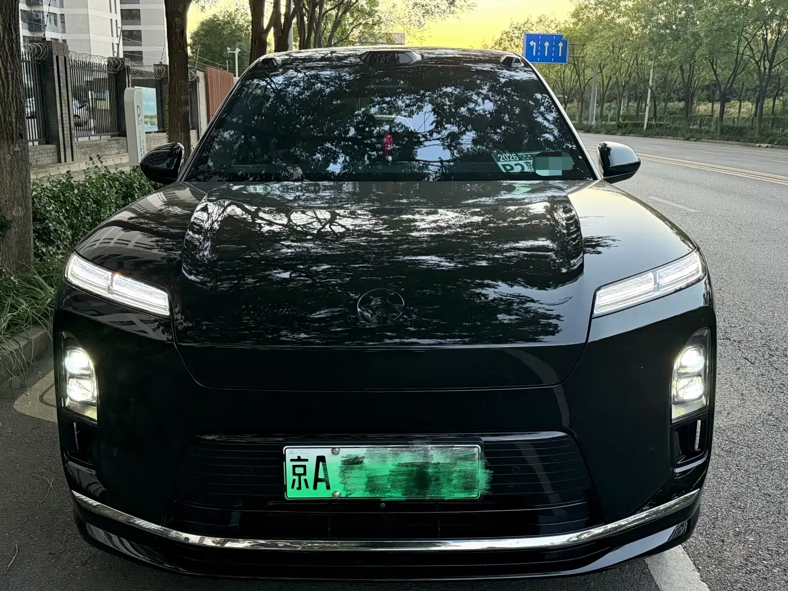 Фото 2 - NIO ES8