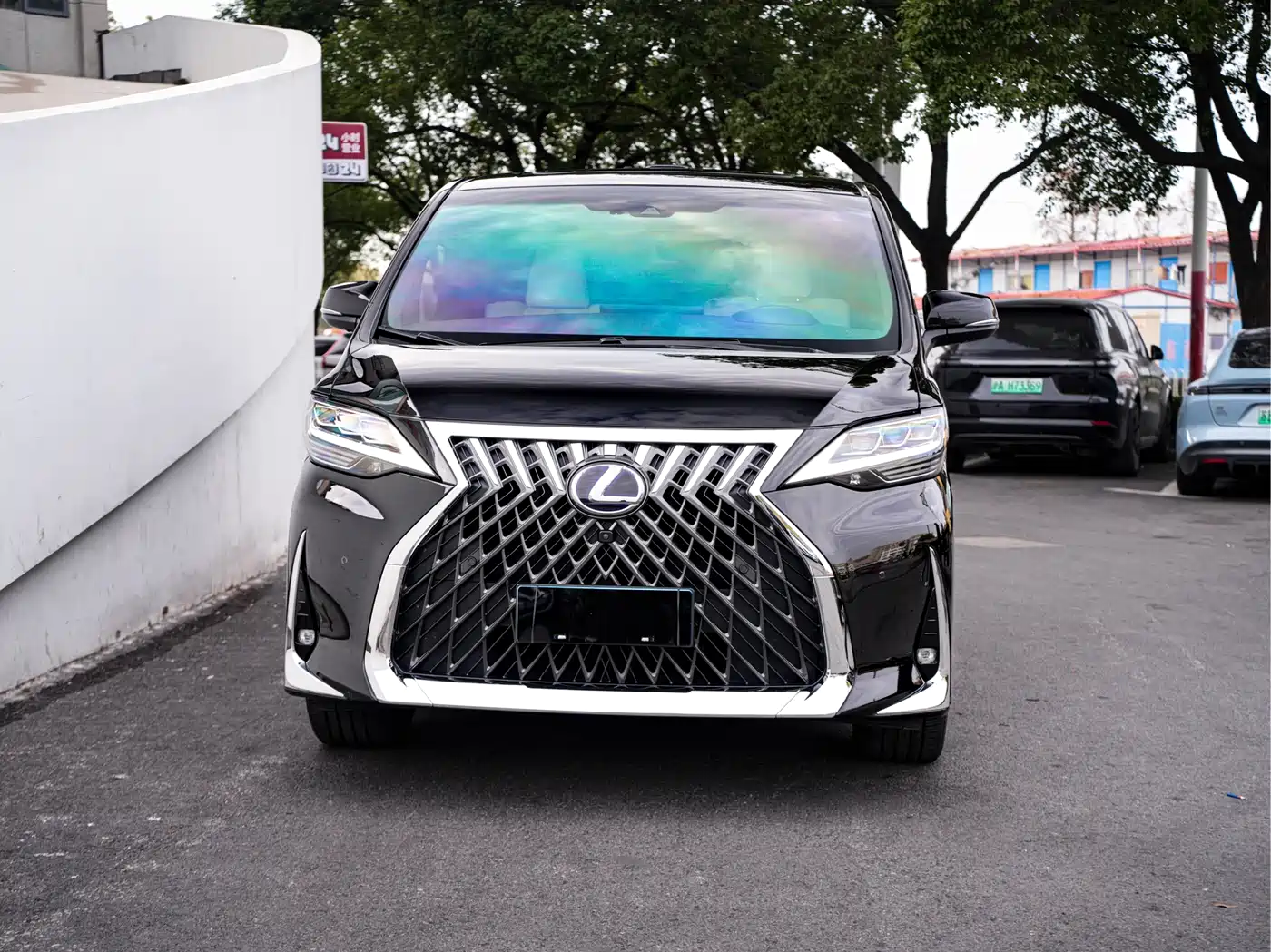 LEXUS LM