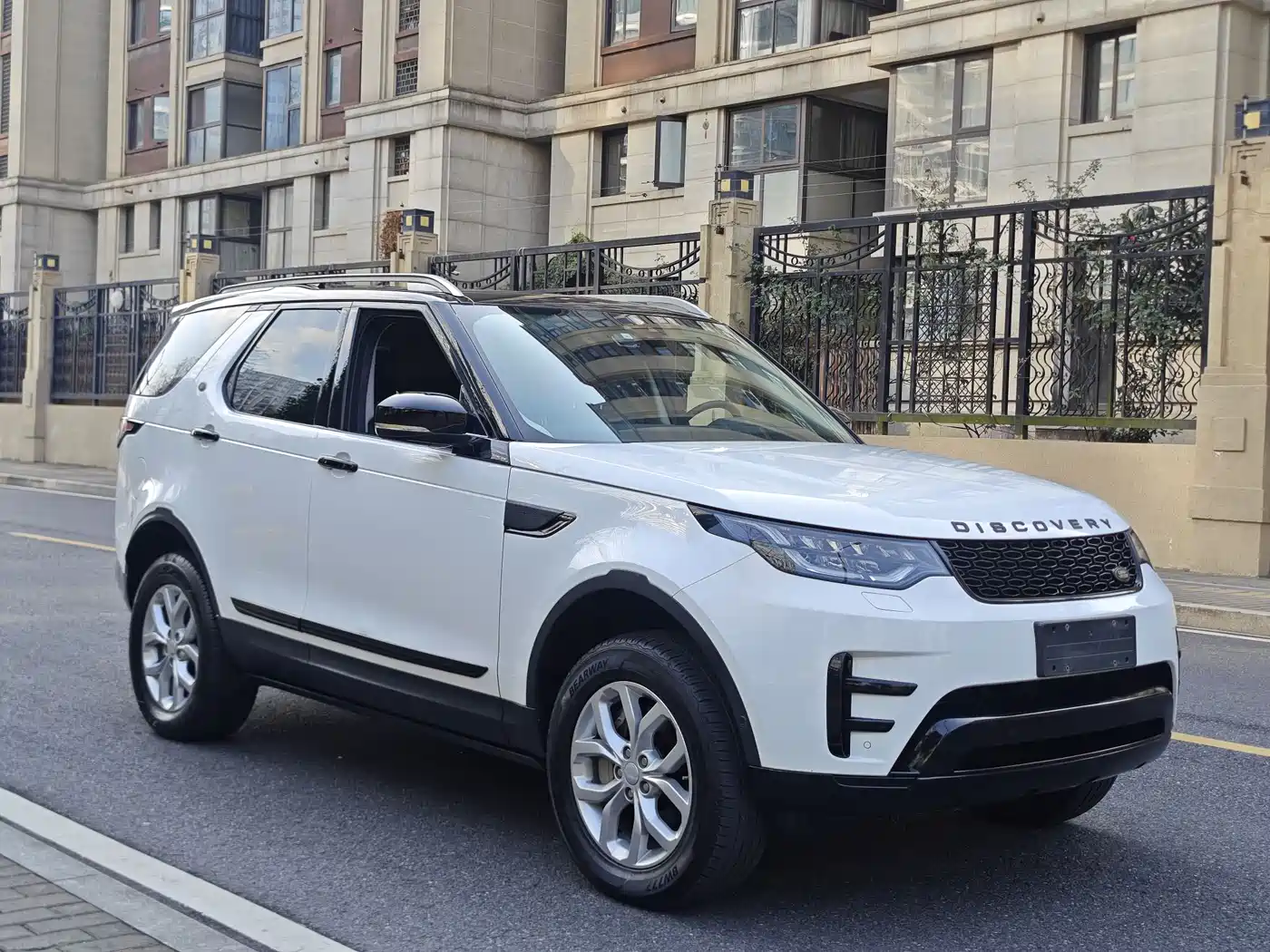 Land Rover Discovery 2019 3.0 SC V6 SE фото 3