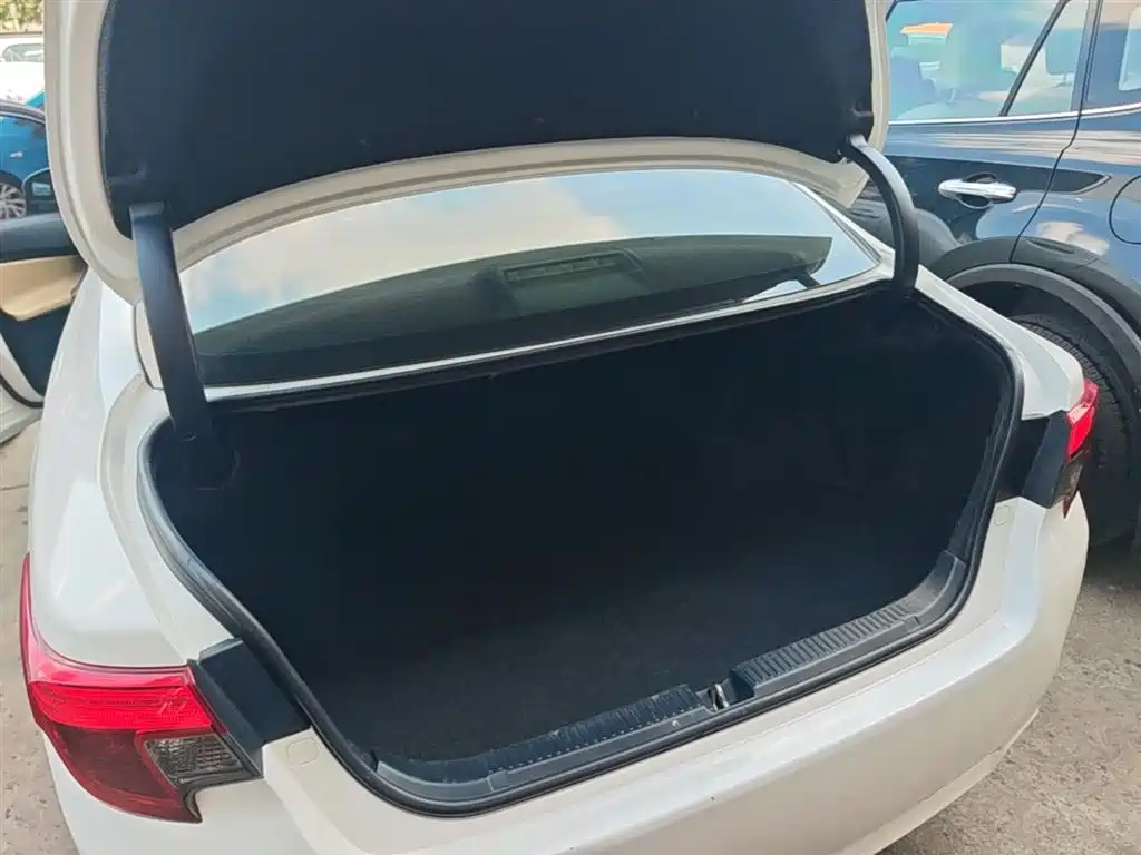 Toyota Reiz 2013 2.5V Premium Edition фото 19