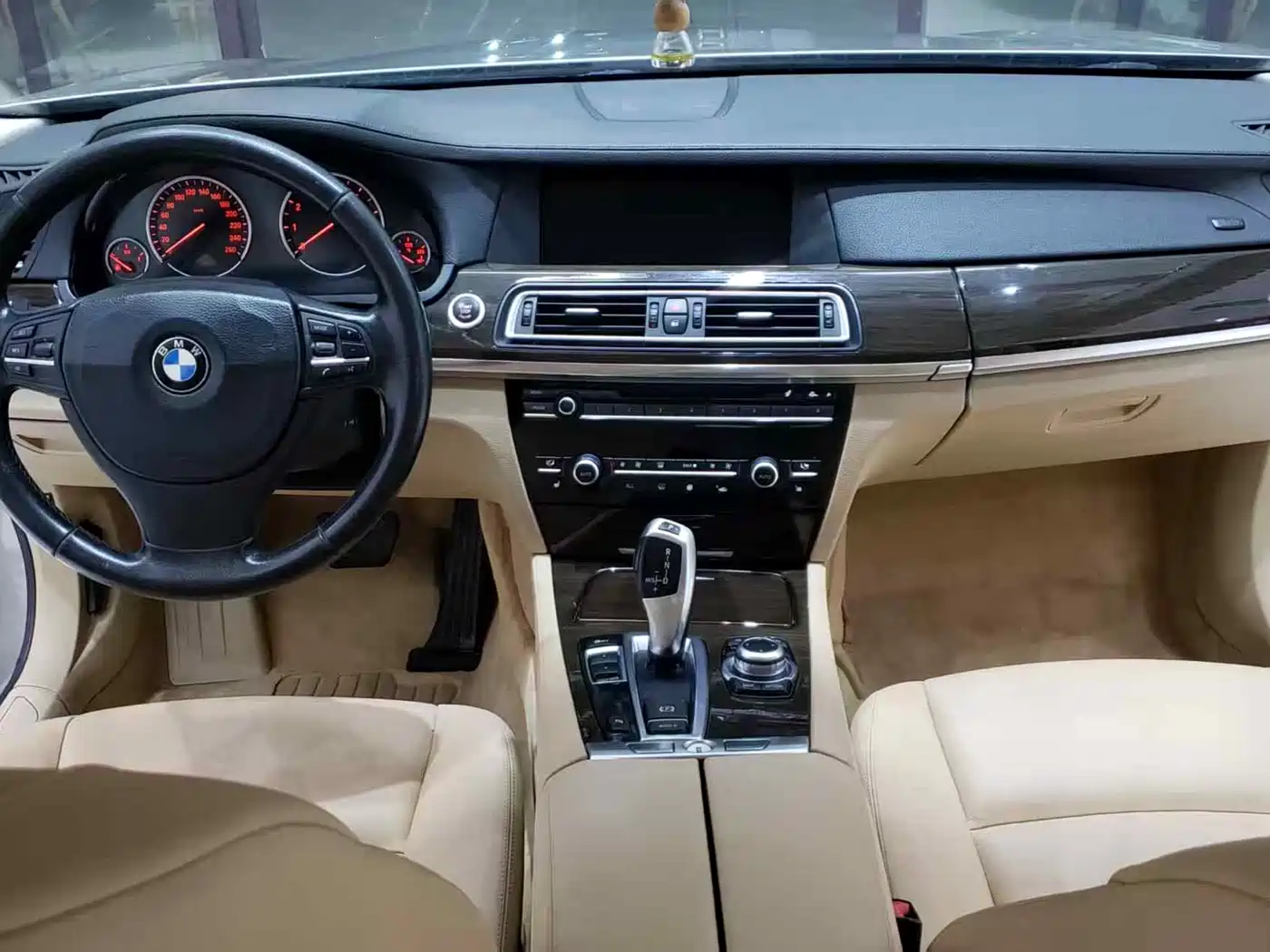BMW 7 Series 2009 Model 740Li Leading Edition фото 16