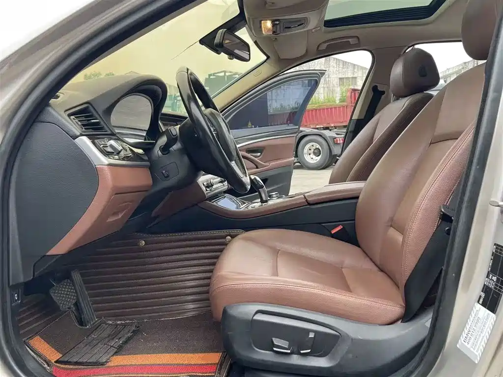 BMW 5 Series 2017 525Li Leading Edition фото 16
