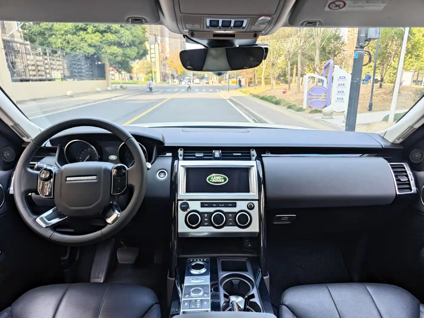 Land Rover Discovery 2019 3.0 SC V6 SE фото 5