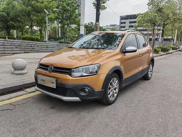 VOLKSWAGEN POLO
