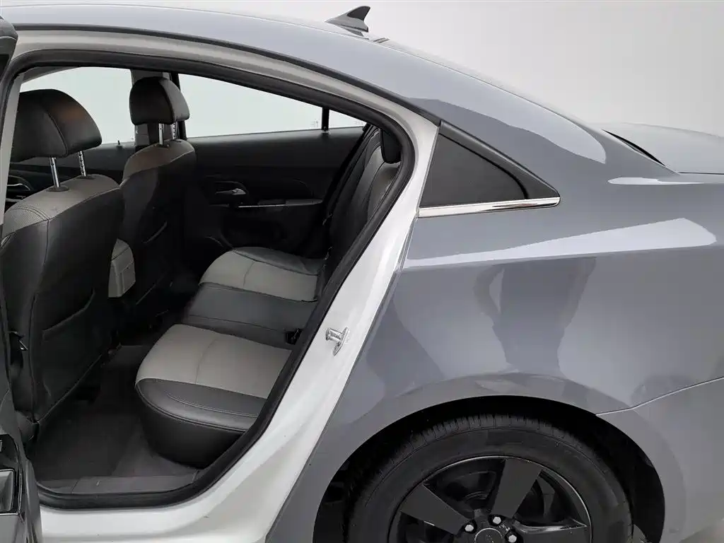 Chevrolet Cruze 2014 1.6L SL Million Commemorative Edition AT фото 15