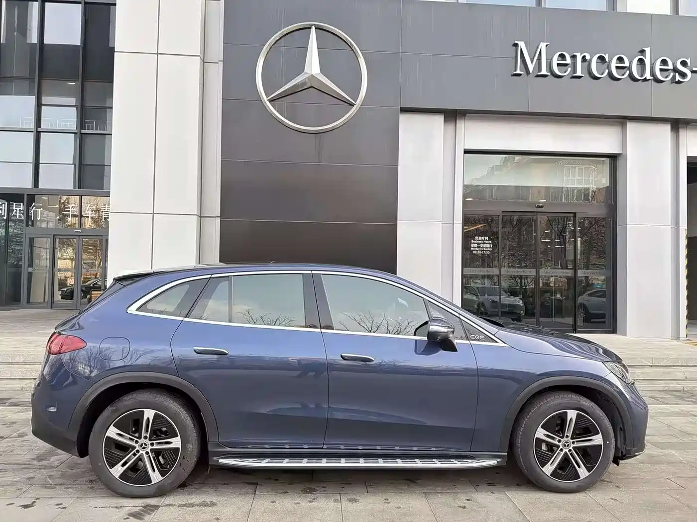 MERCEDES-BENZ EQE SUV