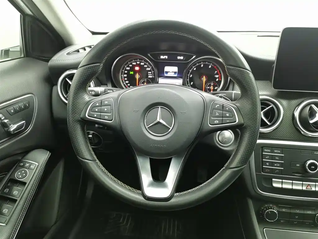 Mercedes-Benz GLA 2018 GLA 200 Fashion фото 11
