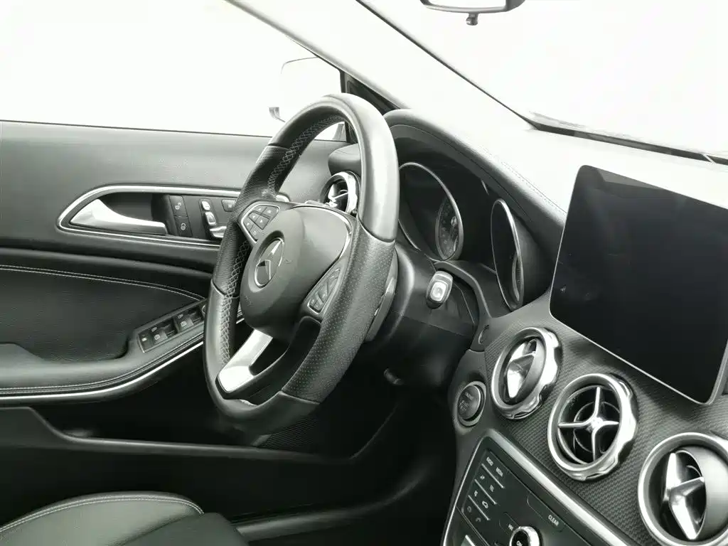 Mercedes-Benz GLA 2018 GLA 200 Fashion фото 22