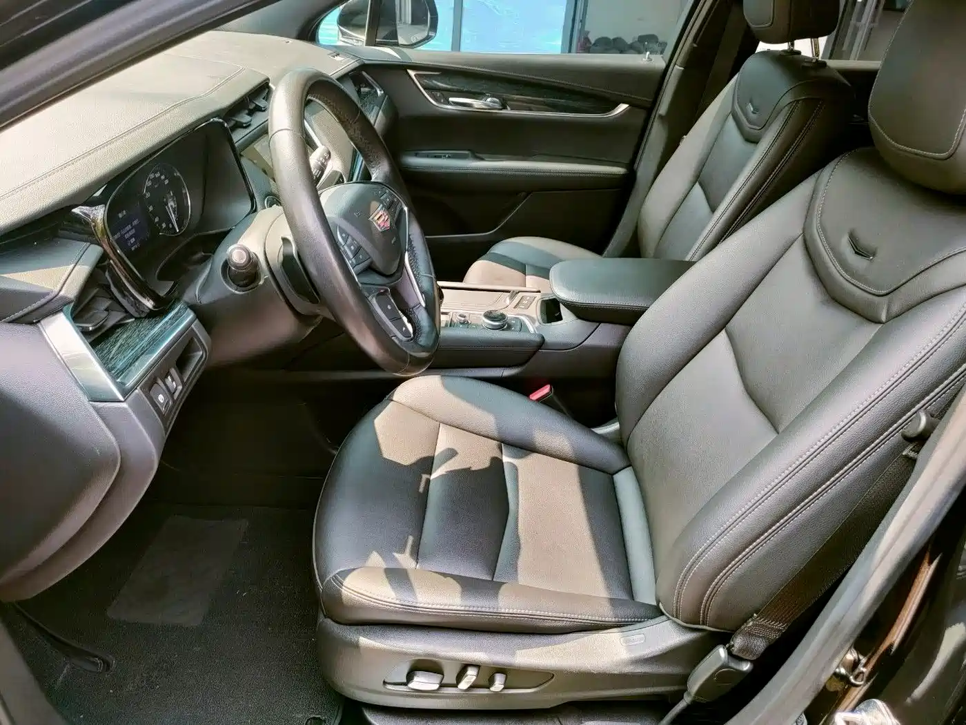 Cadillac XT5 2022 2.0T 2WD Luxury фото 14