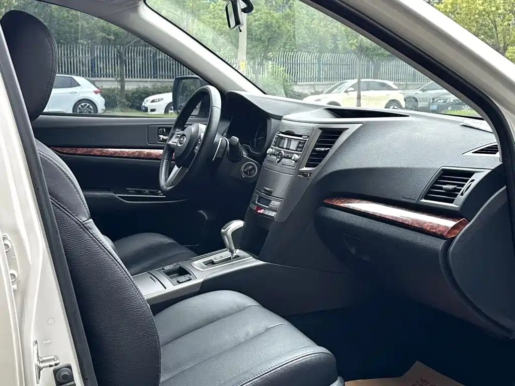Subaru Outback 2011 2012 2.5i Luxury Edition